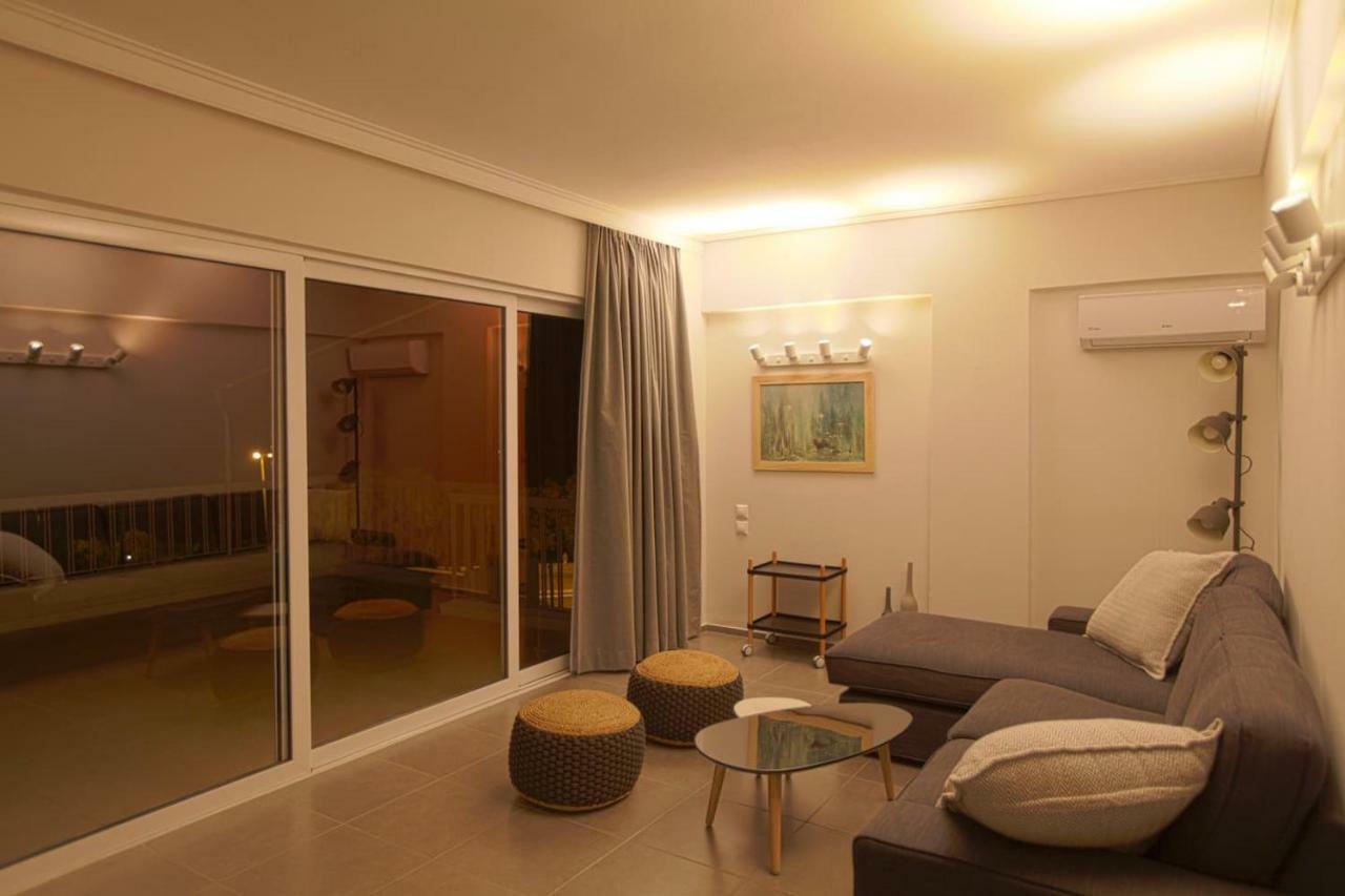 Seaside Renovated Top Floor Apartment Saronida Экстерьер фото